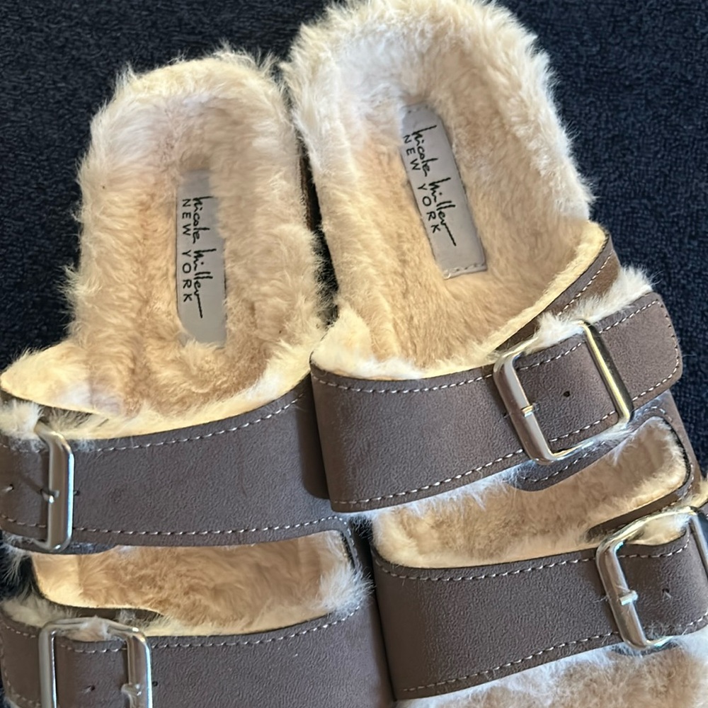 Nicole Miller woman’s fuzzy slip on sandles size 6